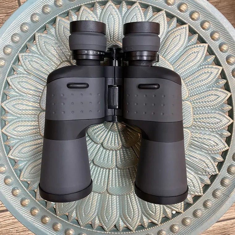 Binocular MOA 10-30x50 3