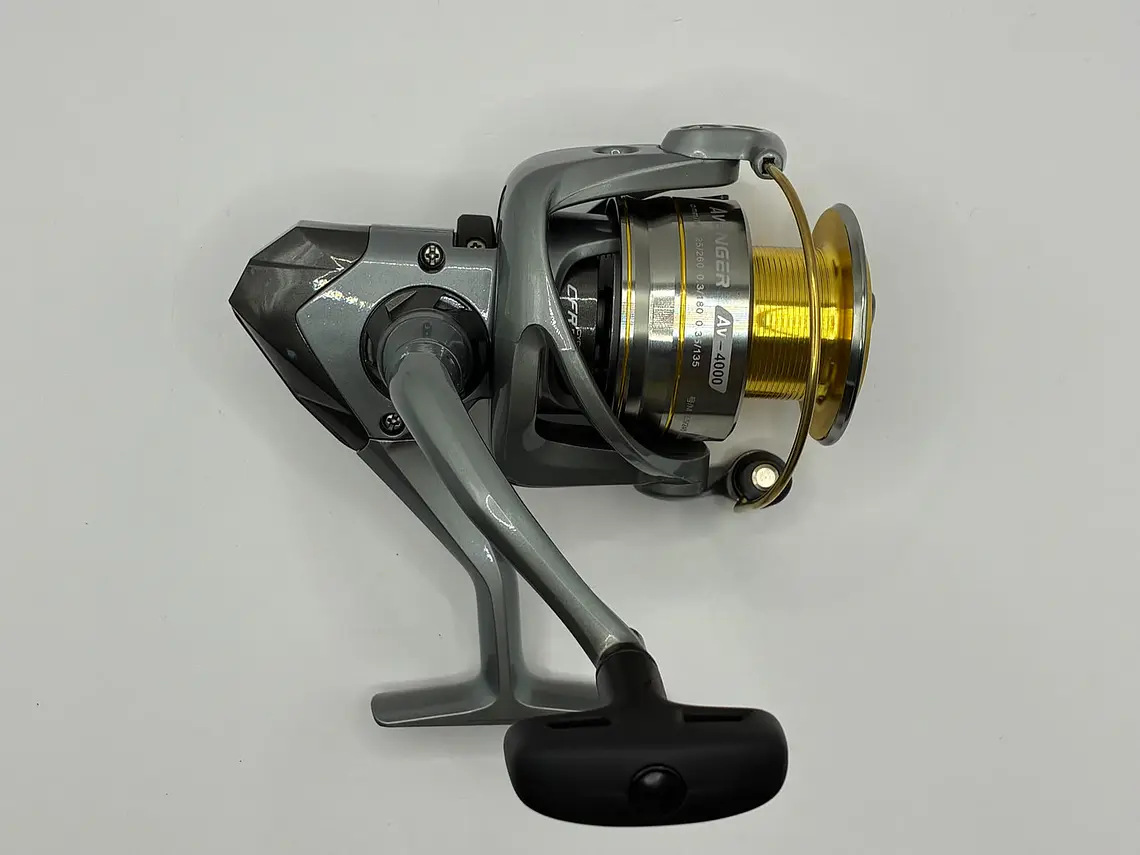 Carrete Okuma Avenger AV 4000 2