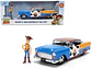 uto a Escala de Metal Chevrolet Bel Air 1955 Azul con Diseños y Figura de Woody - Serie 