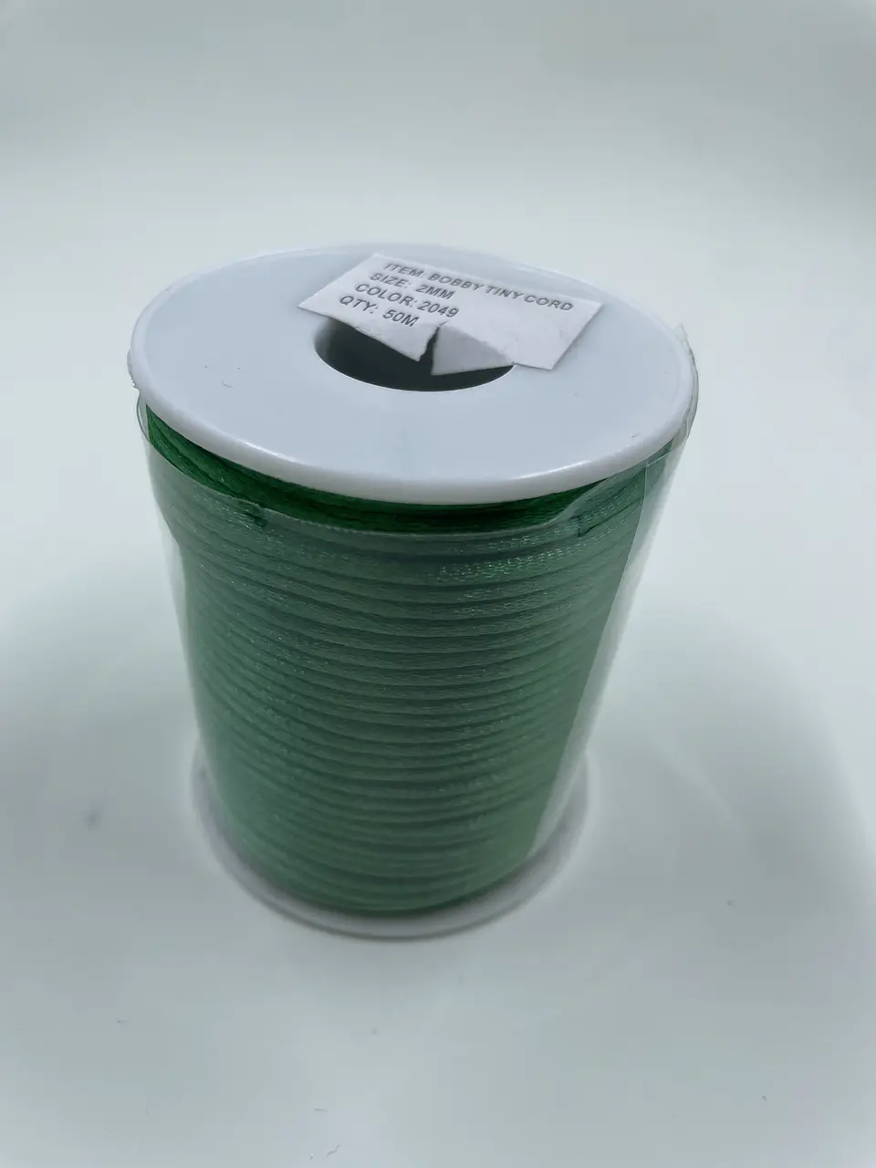 Cordón Bobby o Cola de Ratón 2 mm., 50 mt. Importadora Yarnabeth. C2049 Verde Pino. 2