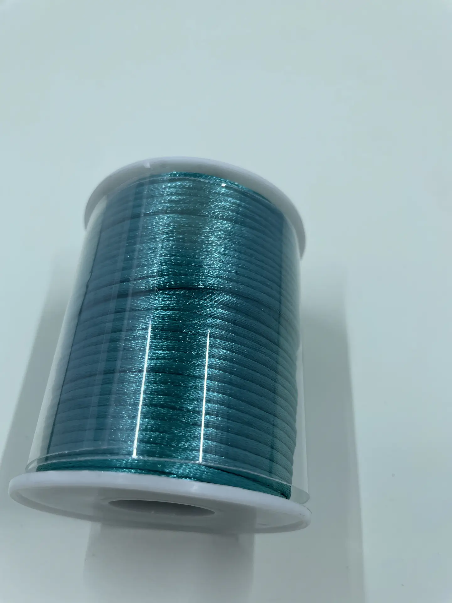 Cordón Bobby o Cola de Ratón 2 mm., 50 mt. Importadora Yarnabeth. C2058 Verde Petróleo 1