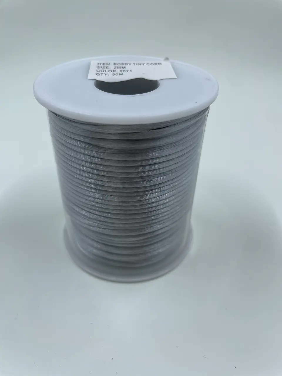 Cordón Bobby o Cola de Ratón 2 mm., 50 mt. Importadora Yarnabeth. C2071 Gris Acero 2