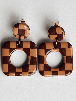 Brincos Padrão Latte - Quadrado envernizado