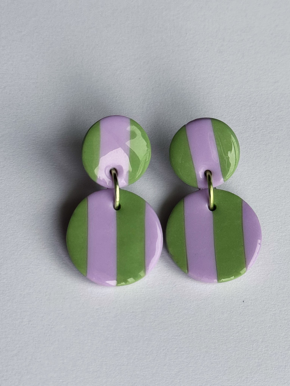 Brincos Padrão Violeta Mini - Oval envernizado 2