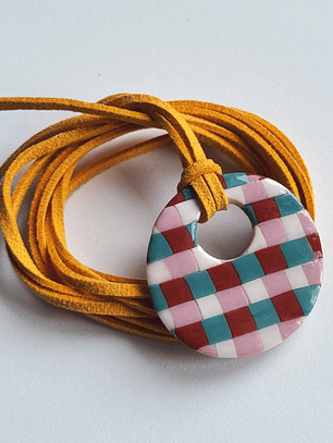 Colar Vintage envernizado - cordão mostarda