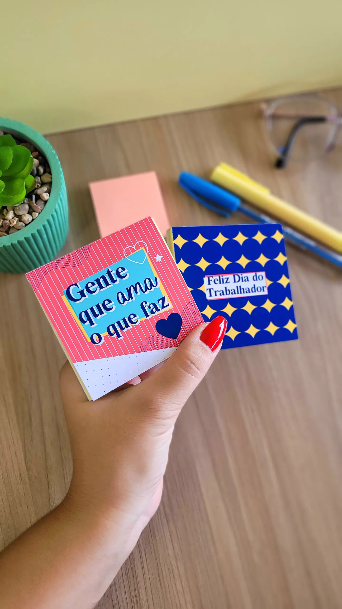 Arquivo de Corte para Dia dos Trabalhadores em Pdf 6