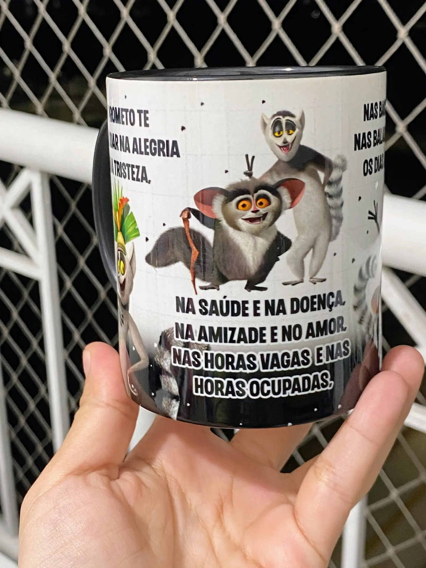 Arte Caneca Eu Prometo te incomodar na alegria e na tristeza Rei Julien Arquivo Png 5