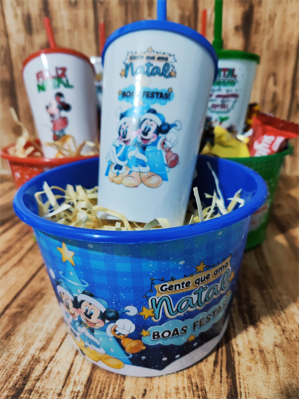 20 Artes para Baldinho e copo Natal Turma do Mickey em Photoshop 3