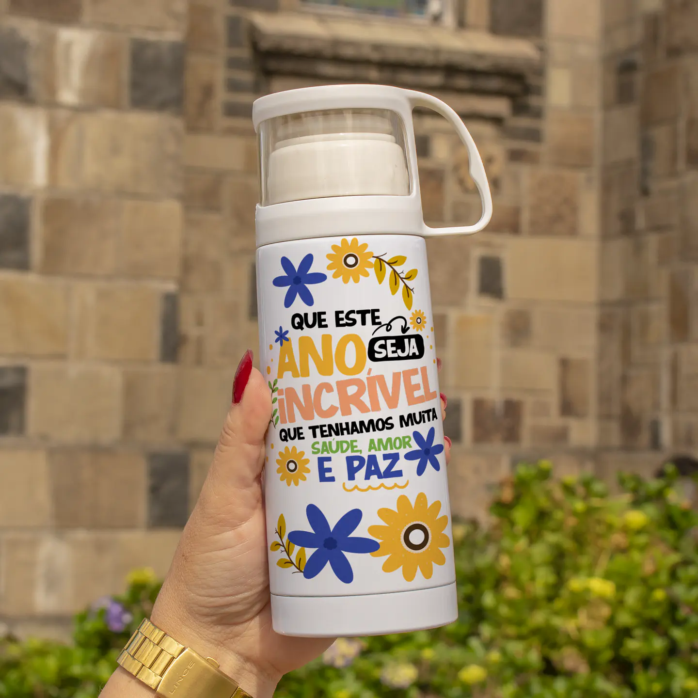 Arte Caneca ou Garrafa Ano Novo Que este ano seja incrível que tenhamos muita saúde, amor e paz Arquivo Png 1