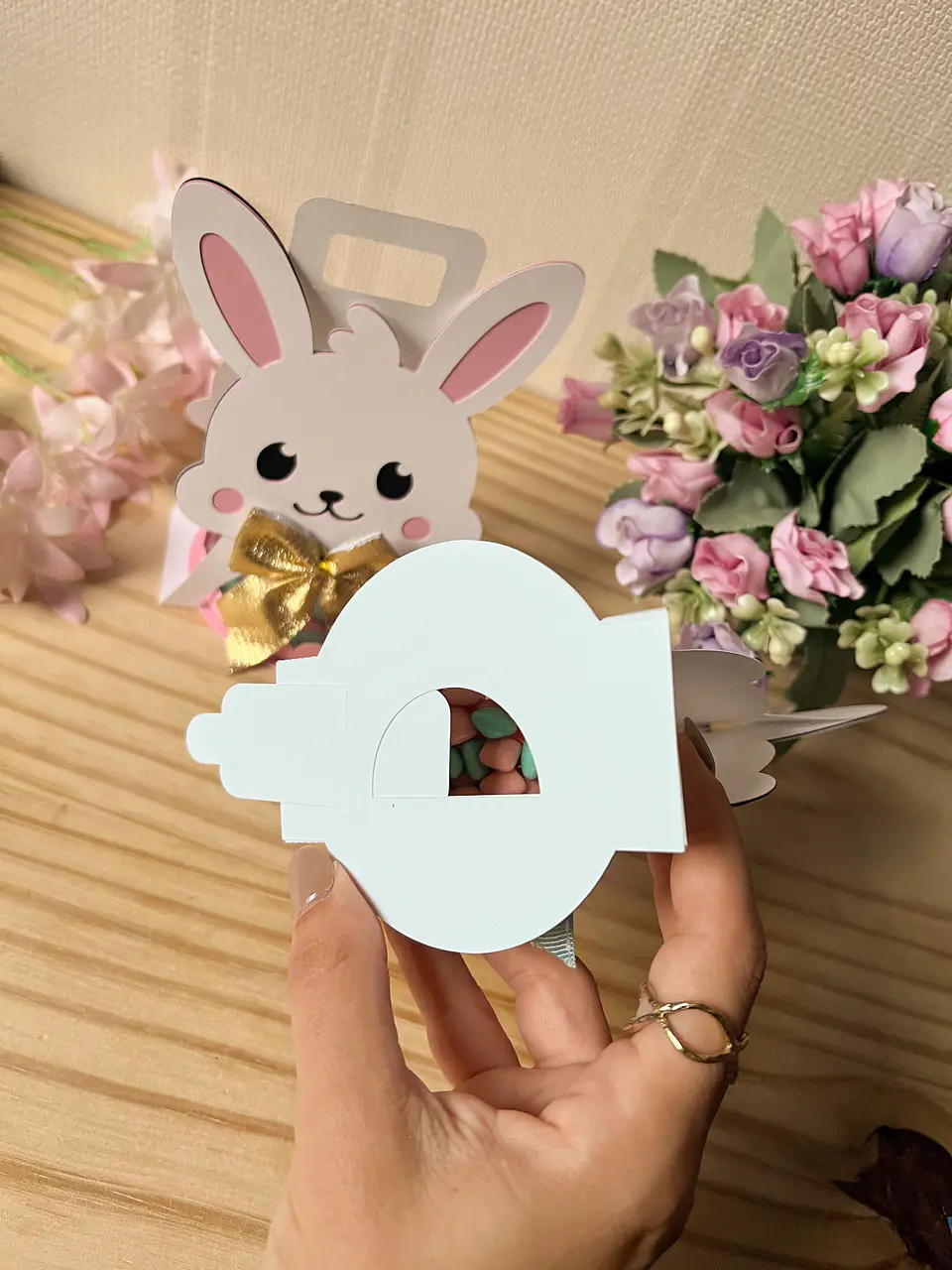 Arquivo de Corte Coelhinho com Alça Páscoa em Pdf  6