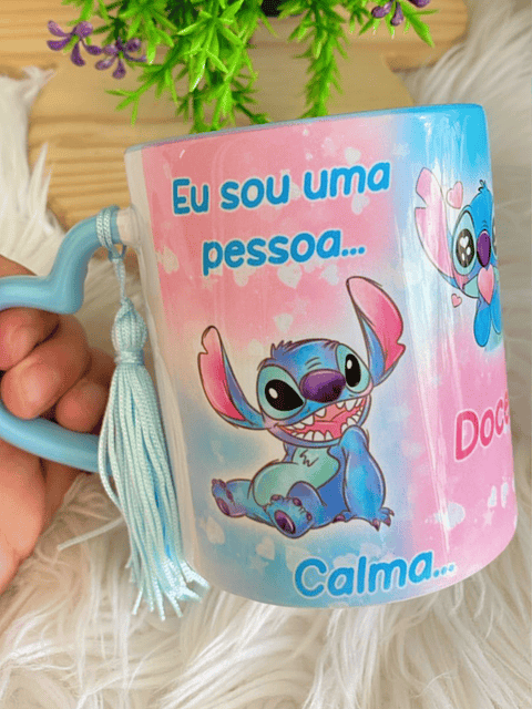 Artes Caneca Eu sou uma pessoa calma, doce vocês que me estressam Stitch Arquivo em Jpg
