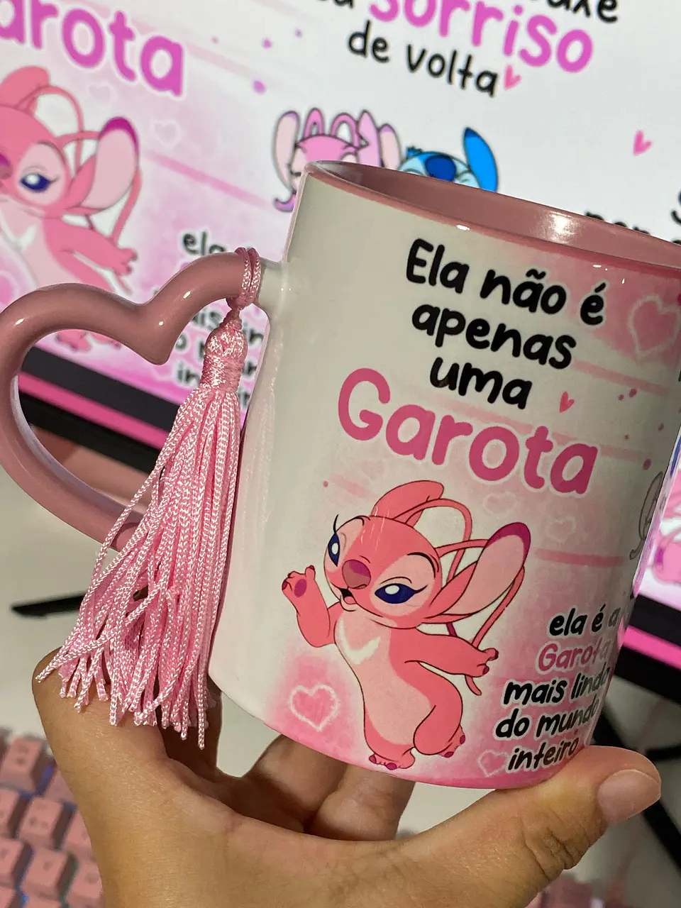Arte Caneca Stitch Ela não é apenas uma garota, ela é a garota mais linda do mundo Arquivo em Jpg 1