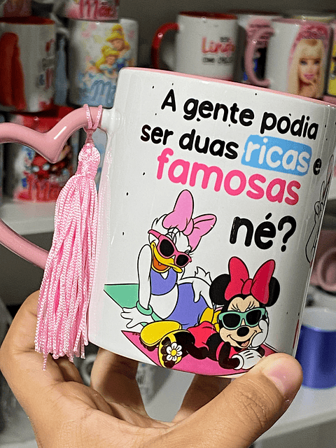 Arte Caneca Minnie e Margarida A gente poderia ser duas ricas e famosas né?  Arquivo em Jpg