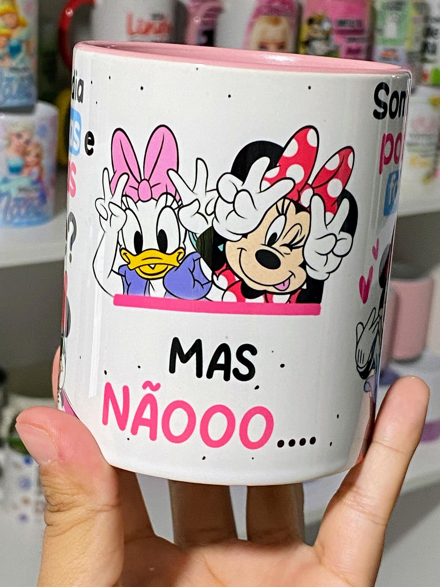Arte Caneca Minnie e Margarida A gente poderia ser duas ricas e famosas né?  Arquivo em Jpg 2