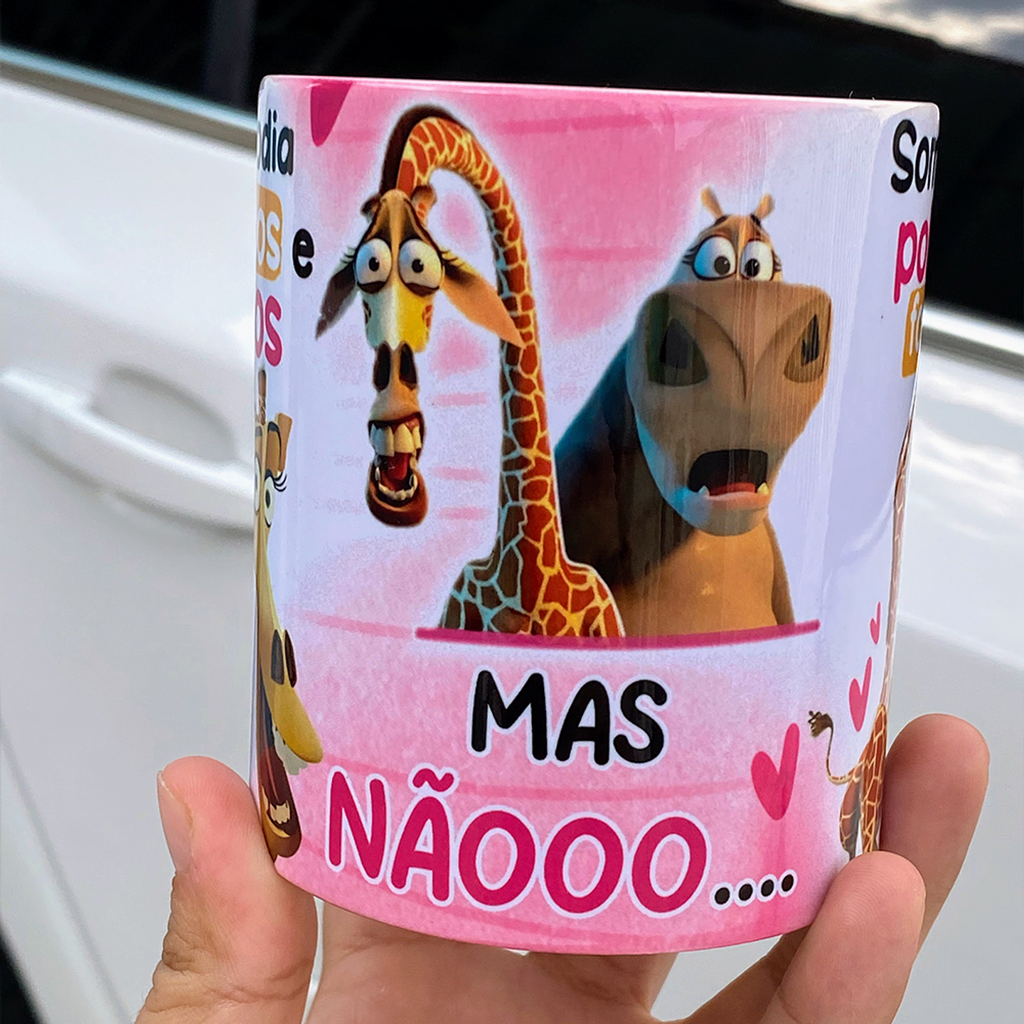 Arte Caneca Glória A gente poderia ser duas ricas e famosas né?  Madagascar Mas nãooo... Somos três pobres e fofoqueiras Arquivo em Jpg 2