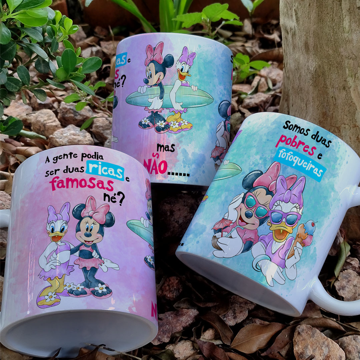 Arte Caneca A gente podia ser Duas ricas e famosas mas não somos duas pobres e fofoqueiras - Minnie e Margarida Arquivo Editável 1