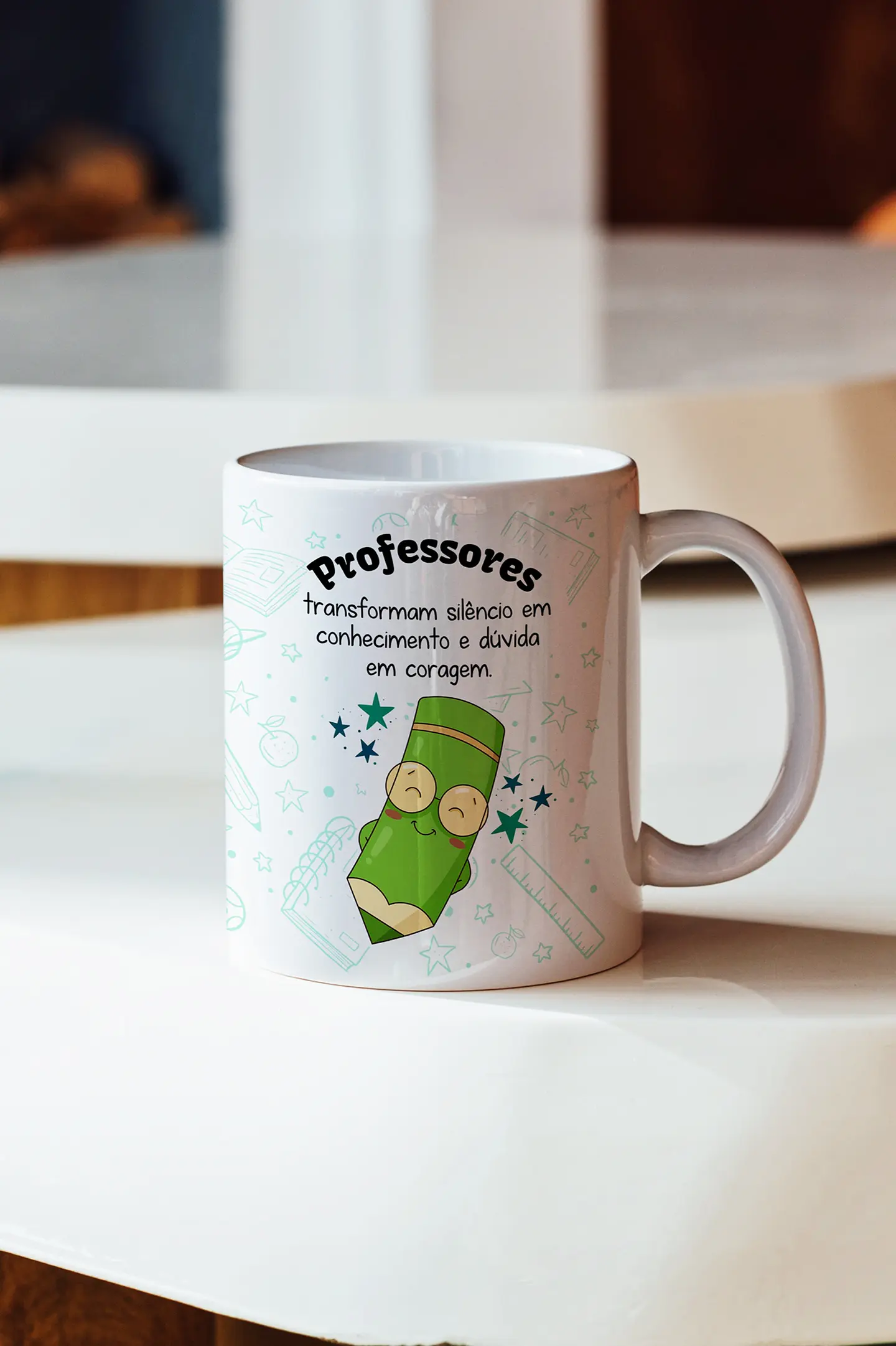 Arte Caneca Professores transformam silêncio em conhecimento e dúvida em coragem Arquivo em Png  1