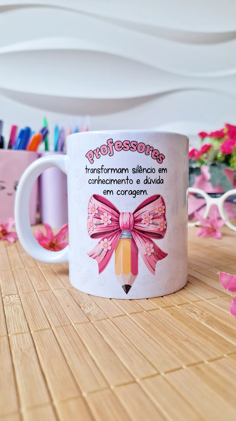 Arte Caneca Professores transformam silêncio em conhecimento e dúvida em coragem Arquivo em Png  1