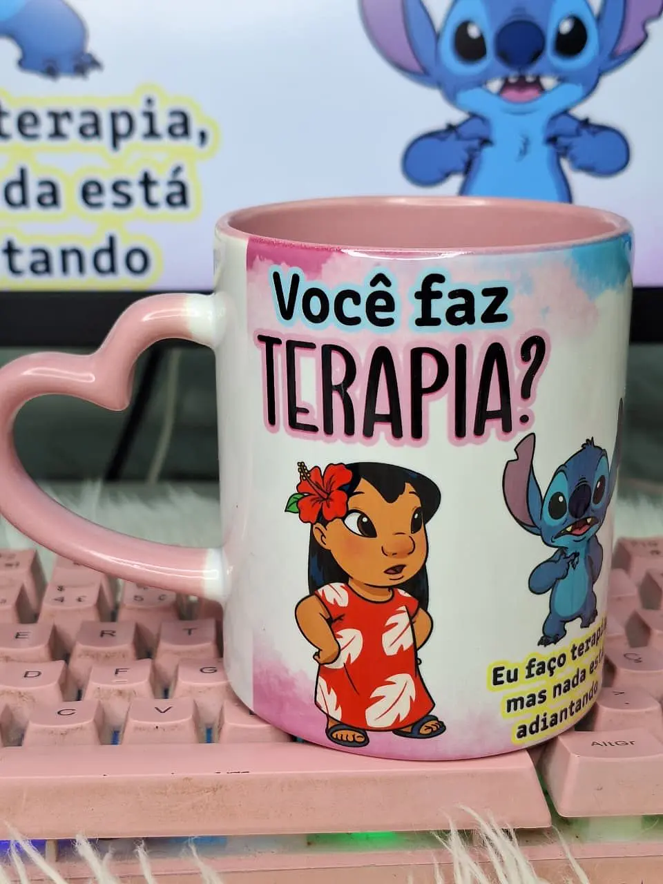 Arte Caneca Stitch Agressividade Crônica  Arquivo em Png  1