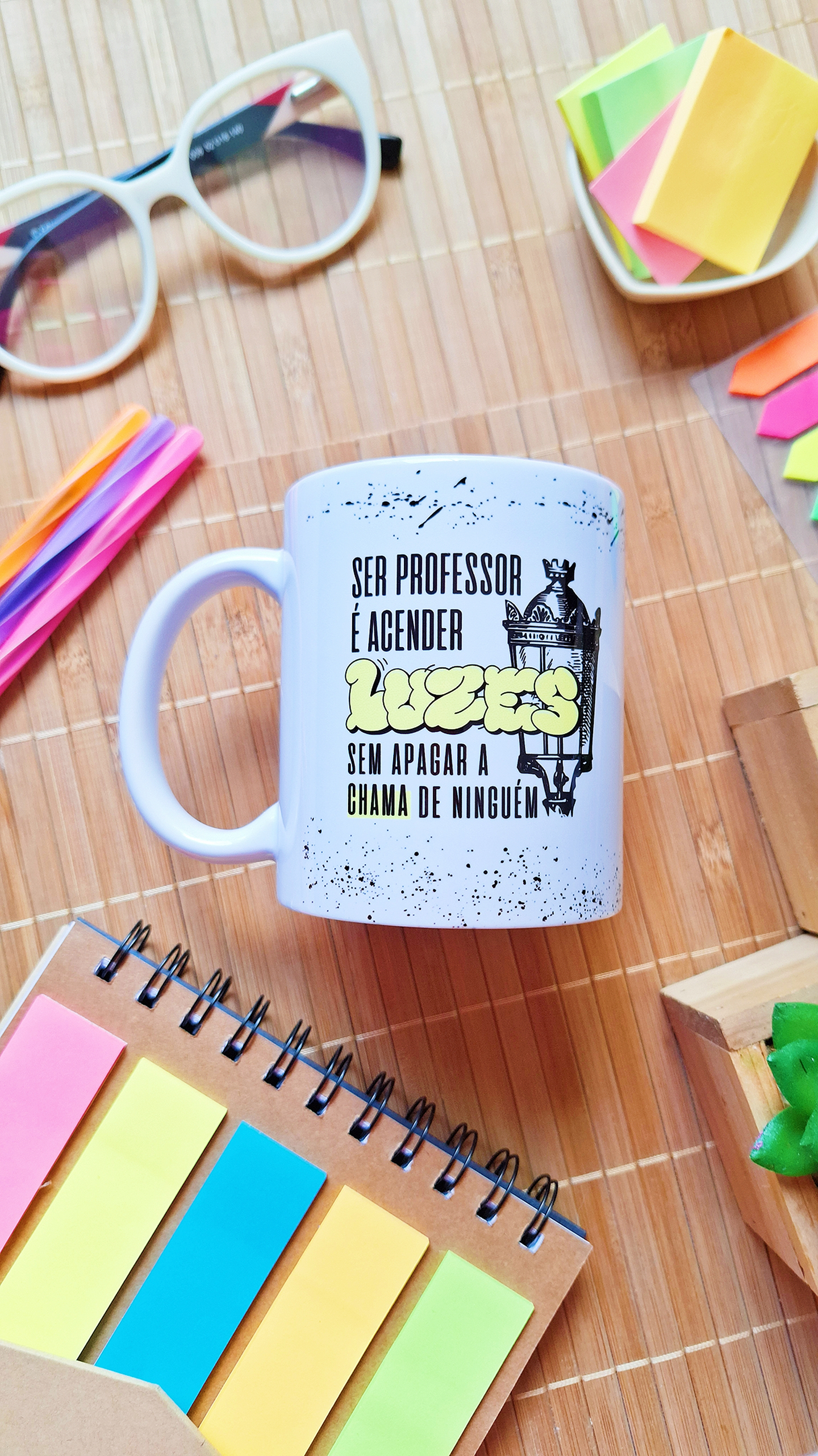 Arte Caneca Ser Professor é acender luzes sem apagar a chama de ninguém Arquivo em Png 1