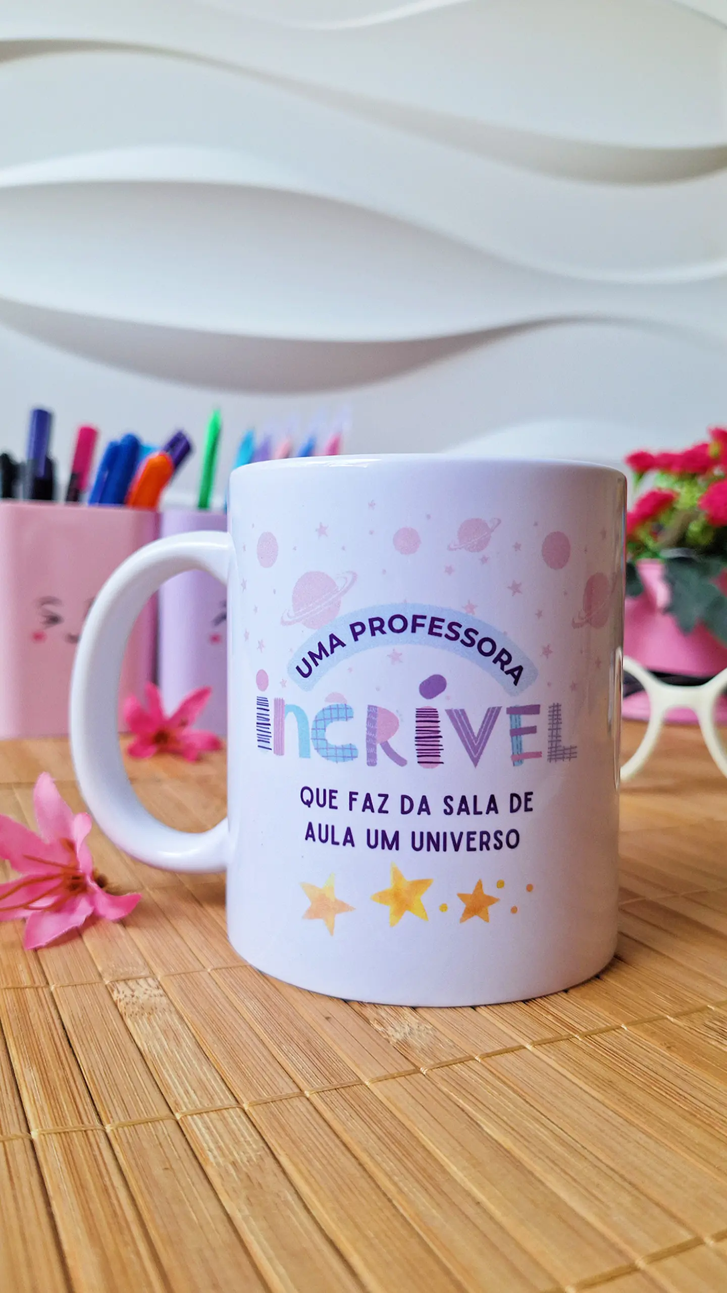 Arte Caneca Uma professora incrível que faz da sala de aula um universo Arquivo em Png 1