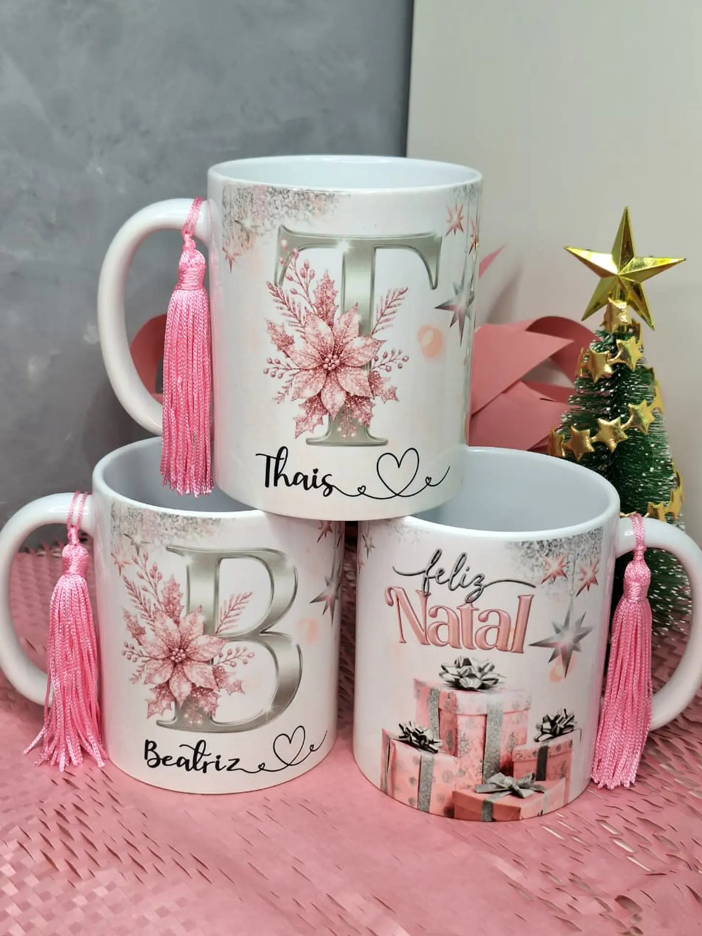 52 Artes para Caneca Alfabeto Dourado e Prata Natalino Arquivo em Png  2