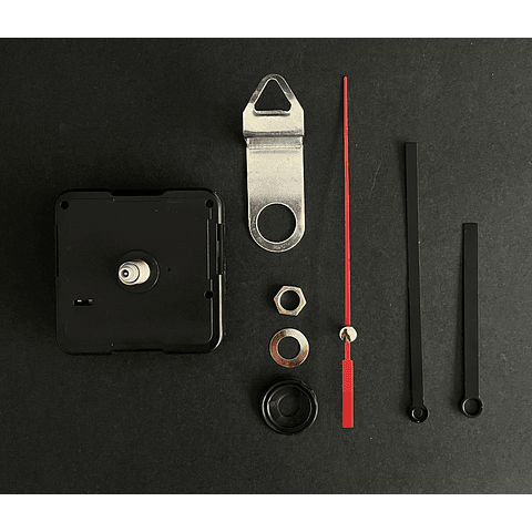 Mecanismo Reloj (#01), negro con segundero rojo rectos.
