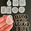 Set 10 mini moldes de silicona con perforación geométricos + 10 argollas de llavero simples.