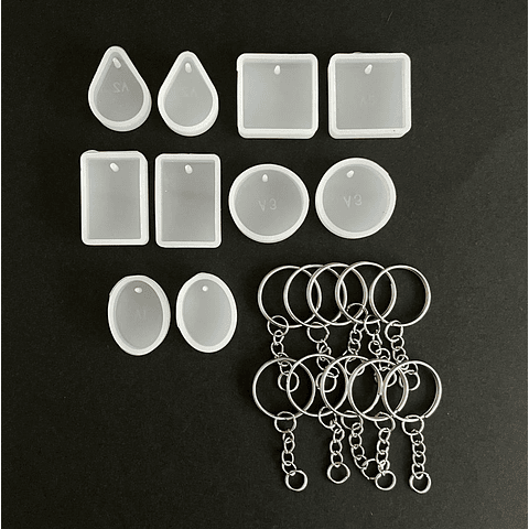 Set 10 mini moldes de silicona con perforación geométricos + 10 argollas de llavero simples.