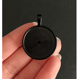 Camafeo #9 colgante metálico circular, 1 unidad, 2,5cm, color NEGRO
