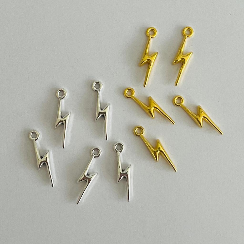 Abalorios metálicos RAYOS, 10pcs, plateados y dorados.