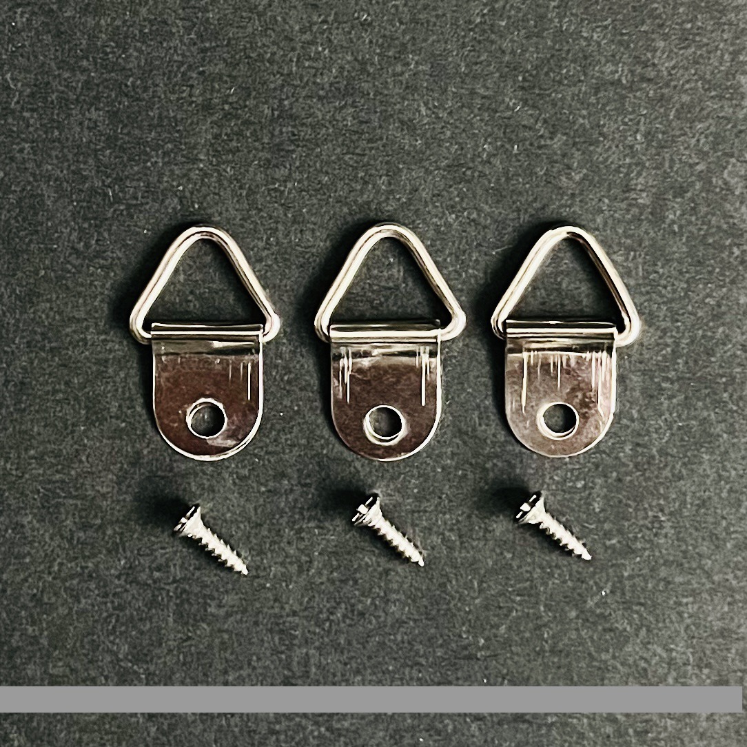 Colgador/gancho metálico en triángulo (E), 1 cm, plateados, 3 unidades.