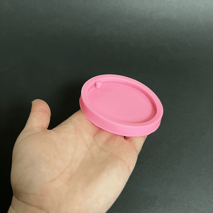 Molde de silicona circular 6,2cm con perforación.  3