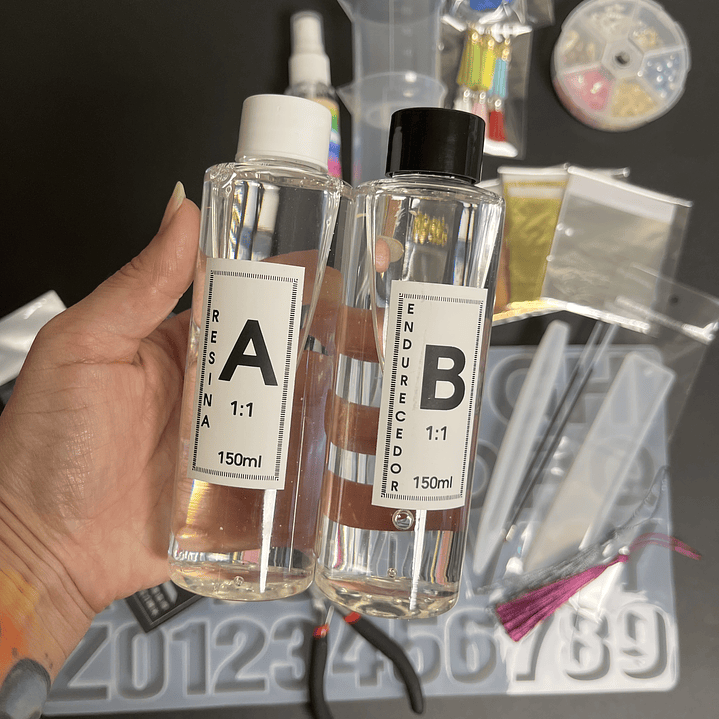 Kit inicial para regalo 100pcs, con resina epóxica de 300ml. Llaveros, marca páginas, lápiz. 2