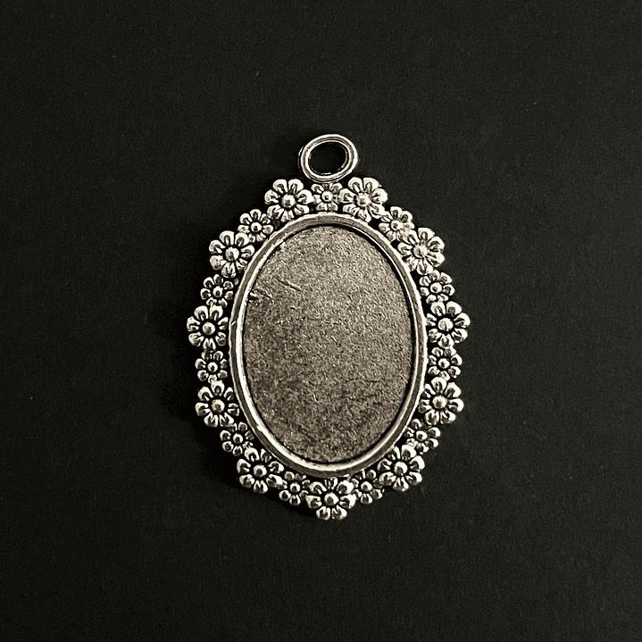 Camafeo #03 colgante OVALADO FLORAL (1u), color plateado. 1