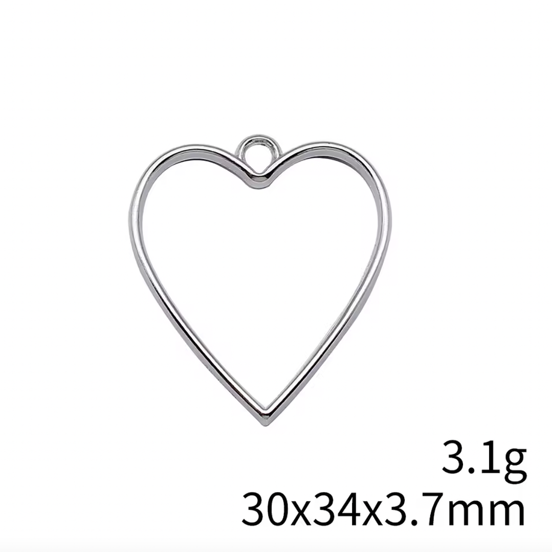 Bisel metálico CORAZÓN, 2,5cm x 3cm, 3 unidades, plateados. 2