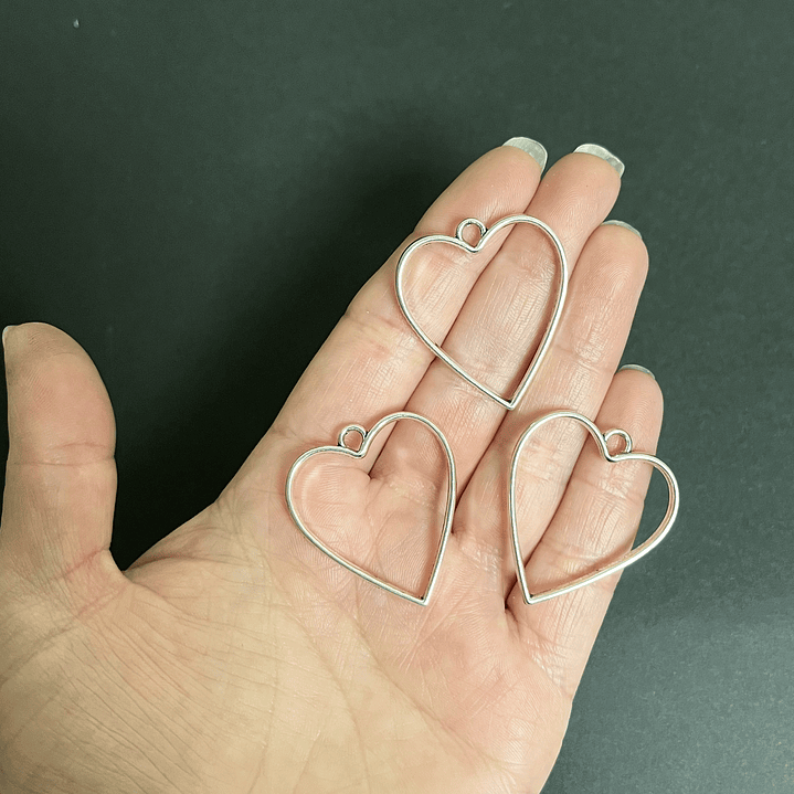 Bisel metálico CORAZÓN, 2,5cm x 3cm, 3 unidades, plateados. 3