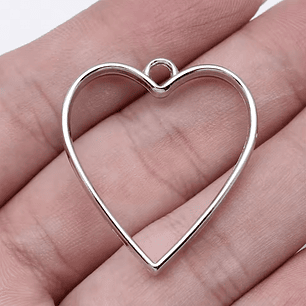 Bisel metálico CORAZÓN, 2,5cm x 3cm, 3 unidades, plateados.