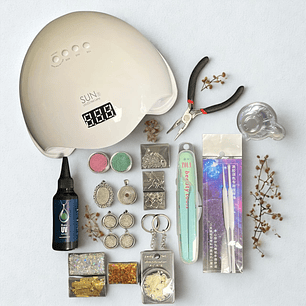 Kit inicial RESINA UV 50g con CAMAFEOS metálicos, flores, etc..