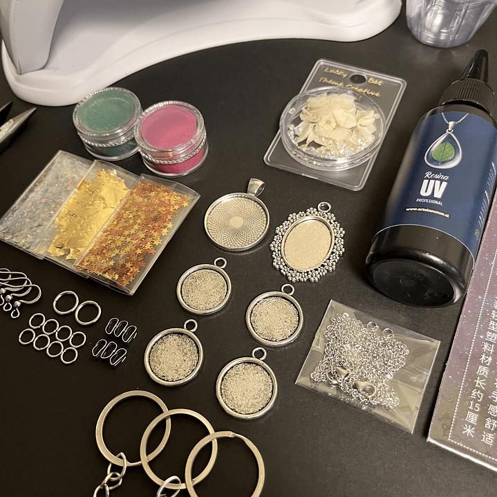 Kit inicial RESINA UV 50g con CAMAFEOS metálicos, flores, etc.. 2