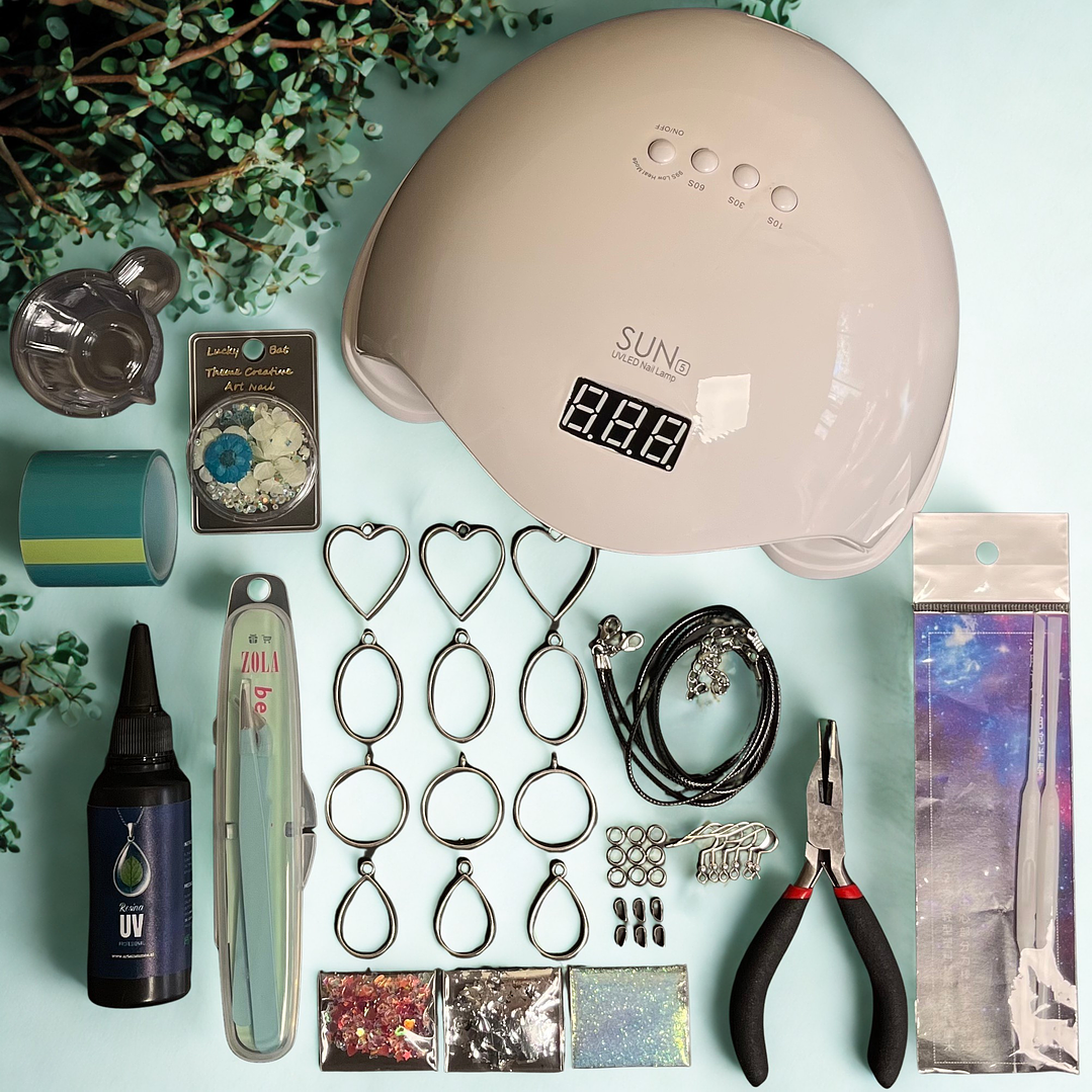 Kit inicial RESINA UV 50g con BISELES metálicos, flores, etc.. 1