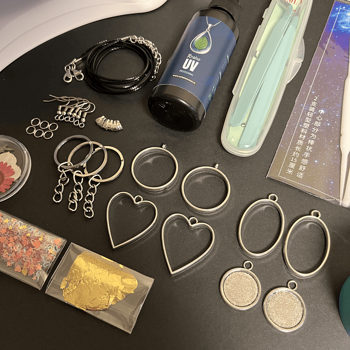 Kit inicial RESINA UV 50g con BISELES/CAMAFEOS metálicos, flores, etc.. 4