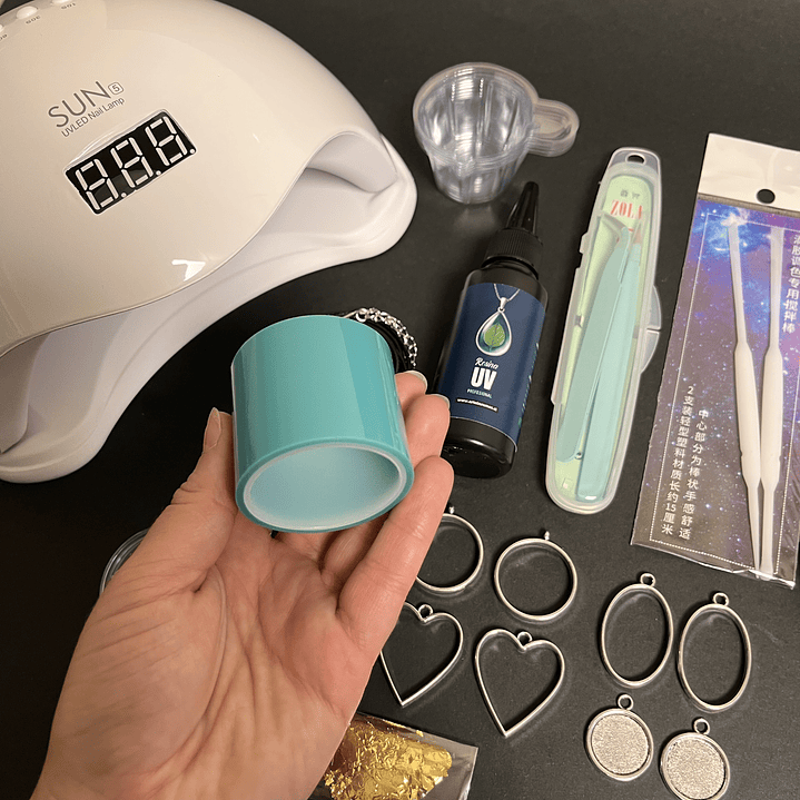 Kit inicial RESINA UV 50g con BISELES/CAMAFEOS metálicos, flores, etc.. 2