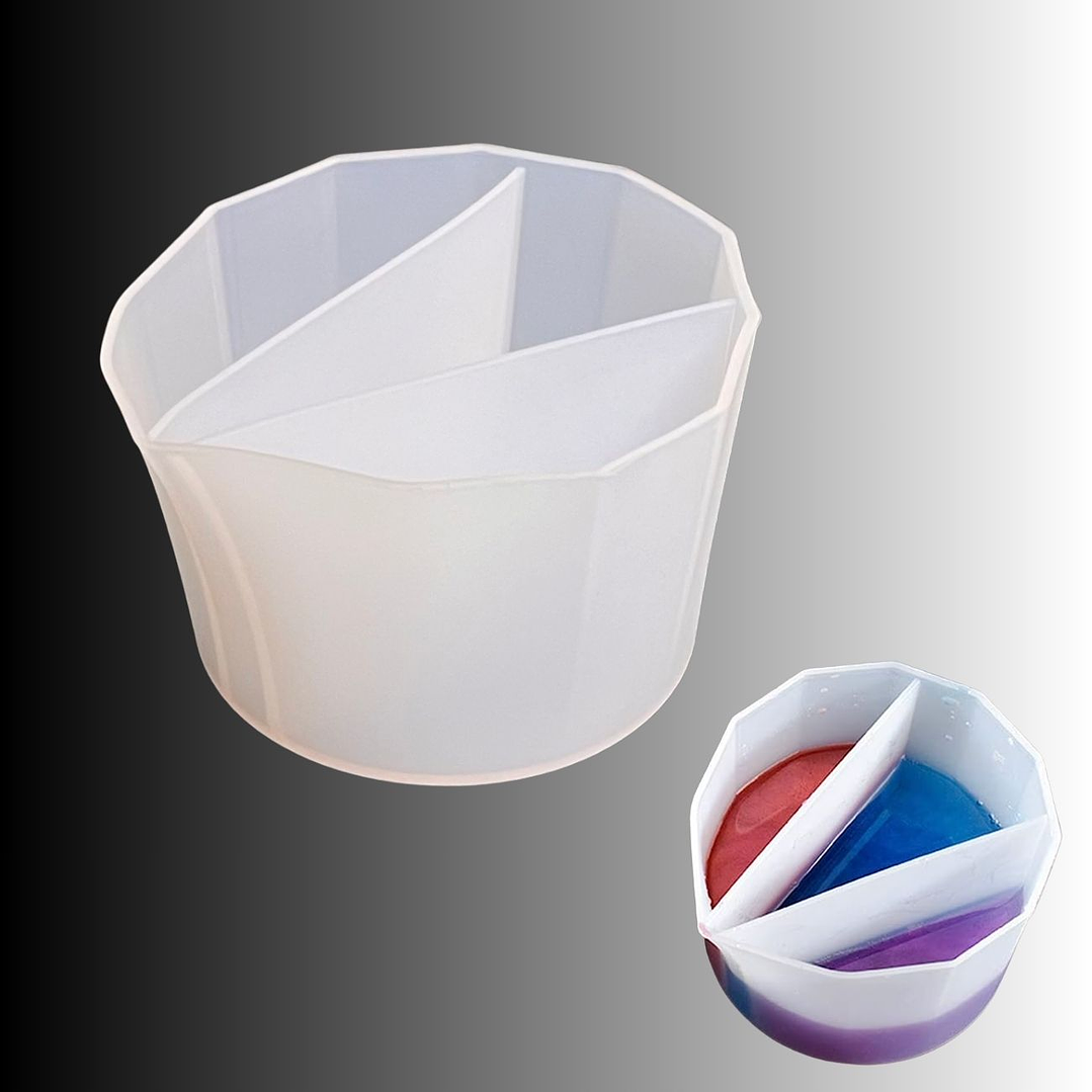 Vaso/taza de silicona MULTICOLOR, dividida tres espacios, para vertido.  1
