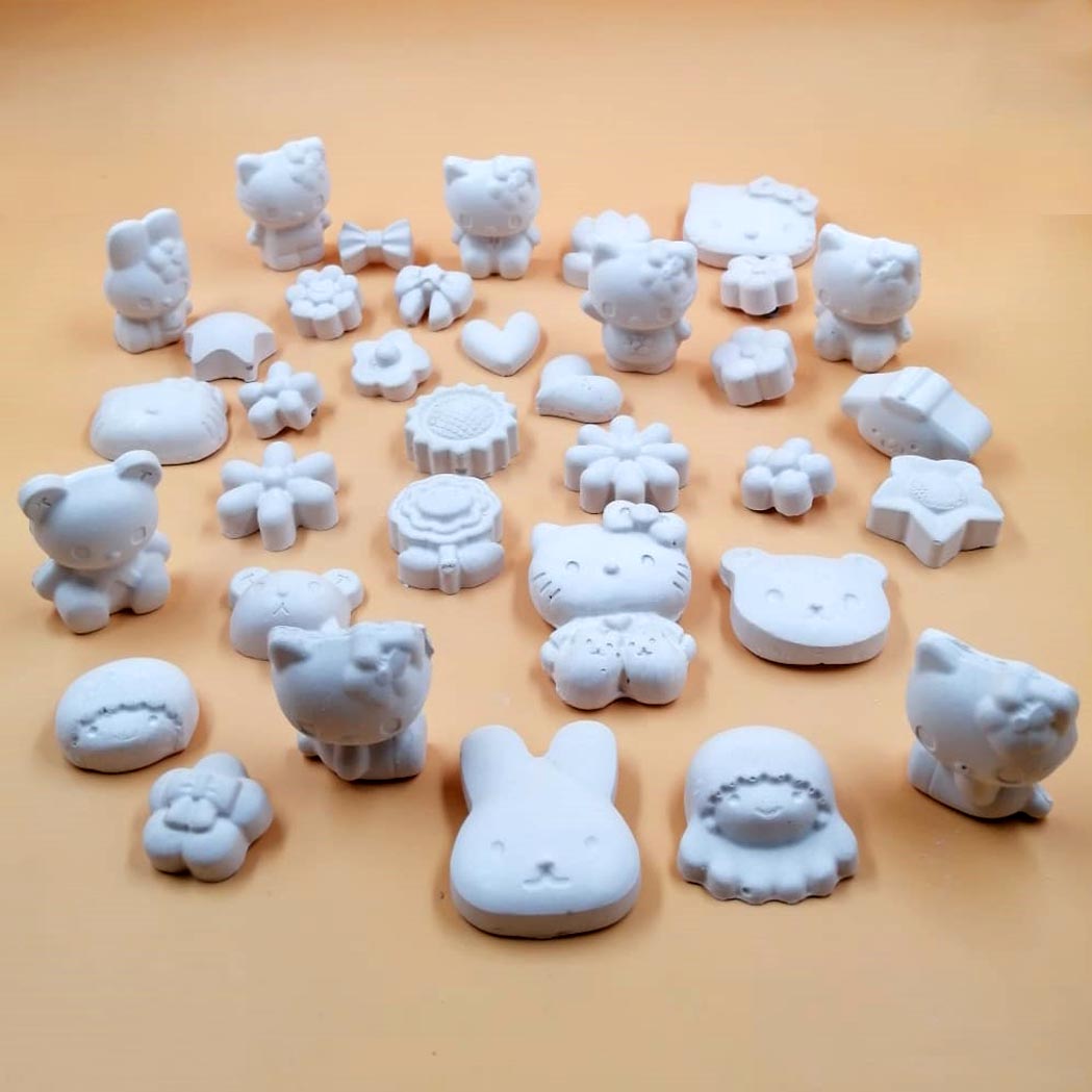 35 Mini Figuras de Hello Kitty + PINTURA 2