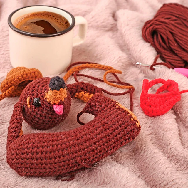 Kit de Crochet Amigurumi Abel el Perro Salchicha – 18 cm