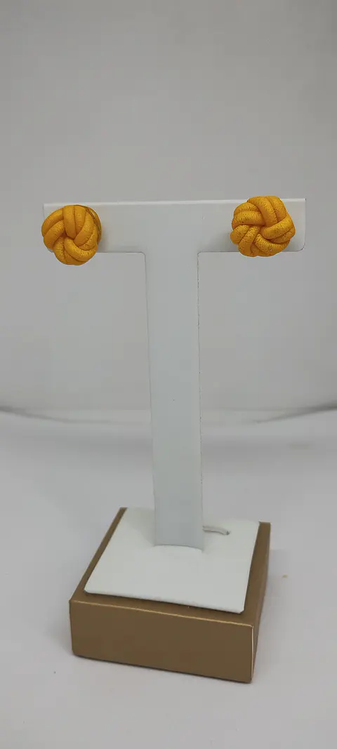 Nudos amarillos