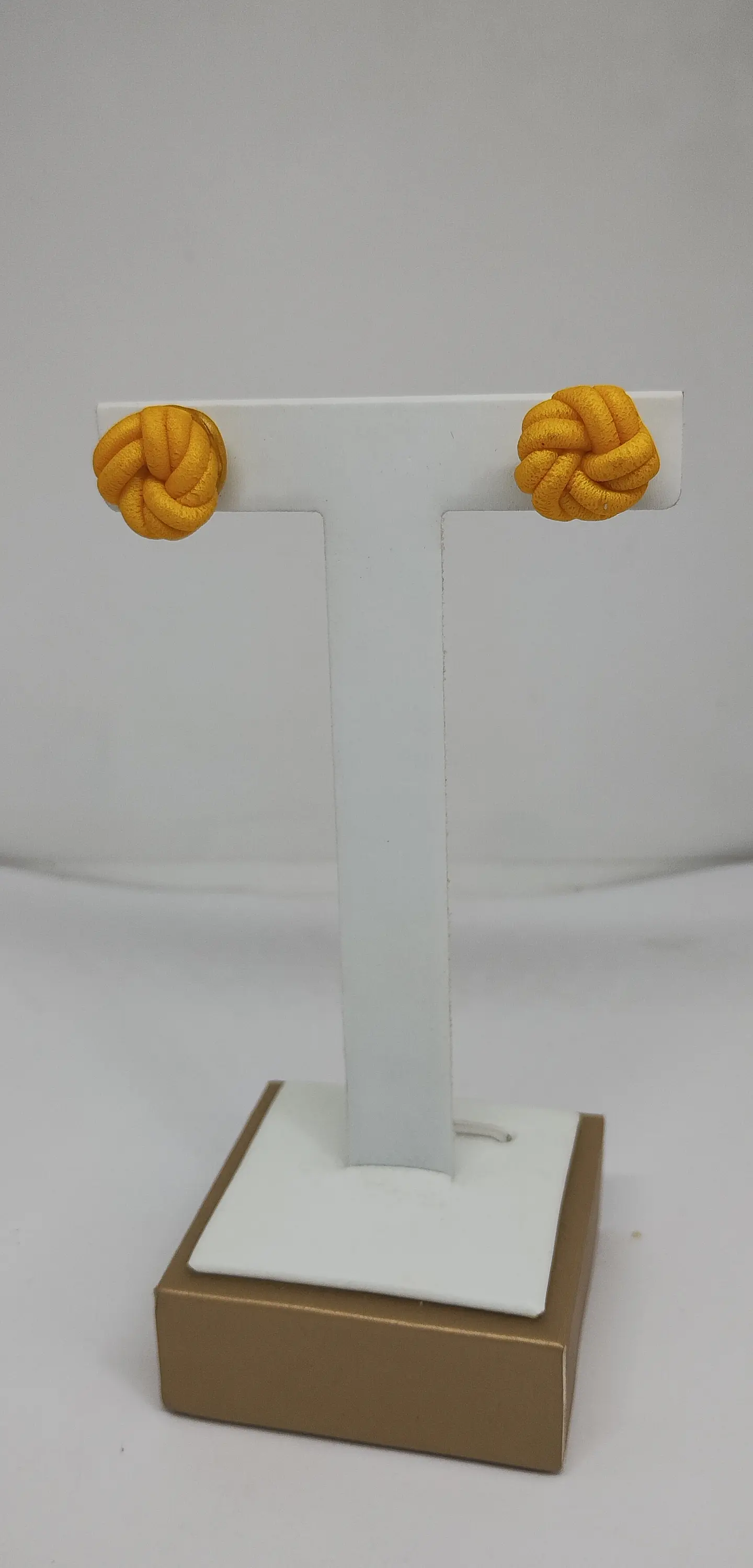 Nudos amarillos 1