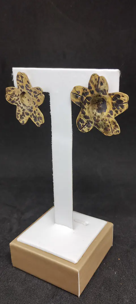 Flores de bronce