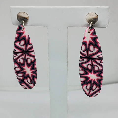 Gotas alargadas rosadas con negro